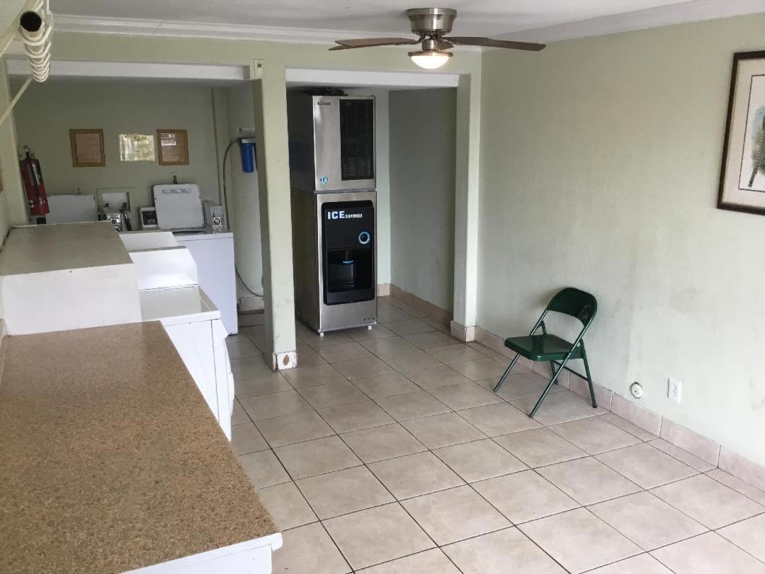 Houston Inn And Suites Luaran gambar