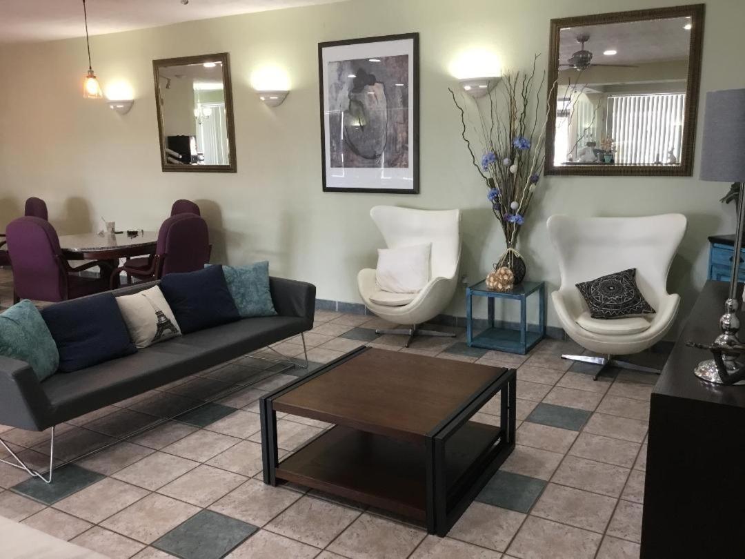Houston Inn And Suites Luaran gambar